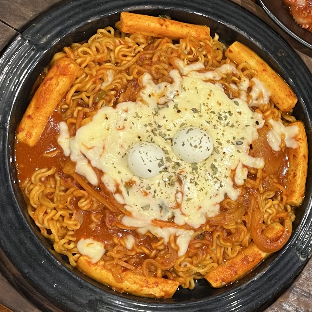 haeyorri's tweet photo. One of the best korean resto in town yg akhirnya bisa cobain versi halalnya! Look so tempting &amp; yumm🤤💗

Rekomen kalo kesini ramean karna porsinya jumbo bangettt🫣

📍Ahjumma’s Kitchen https://t.co/IbNs5ivDVV