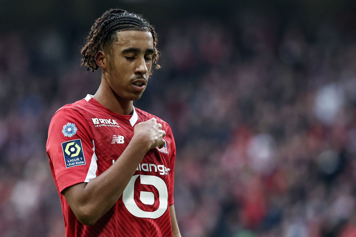 mufcMPB's tweet photo. 🚨 Manchester United’s offer which was accepted for Leny Yoro is worth £42m plus add-ons taking the deal up to a potential package of £51m. #MUFC [@FabrizioRomano YT] https://t.co/nBwYidmhIx