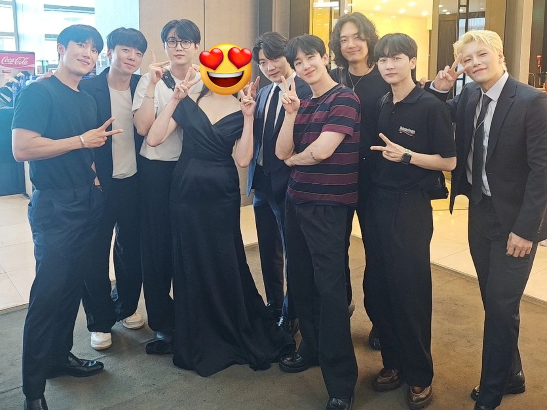 bewithubjoo's tweet image. 병주 멤버들이랑 탑독 스타일리스트님 결혼식 다녀왔구나 😍