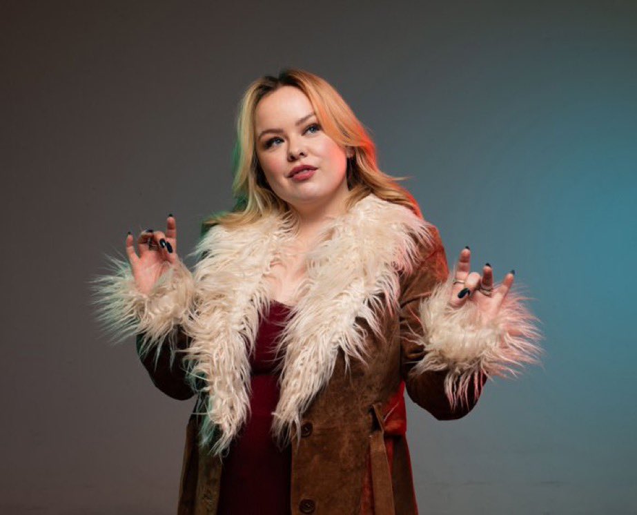 fabesrutter_'s tweet photo. 🕯️🕯️🕯️ snl episode this year with your host nicola coughlan and musical guest chappell roan 🕯️🕯️🕯️ https://t.co/9eEtiQGgQT