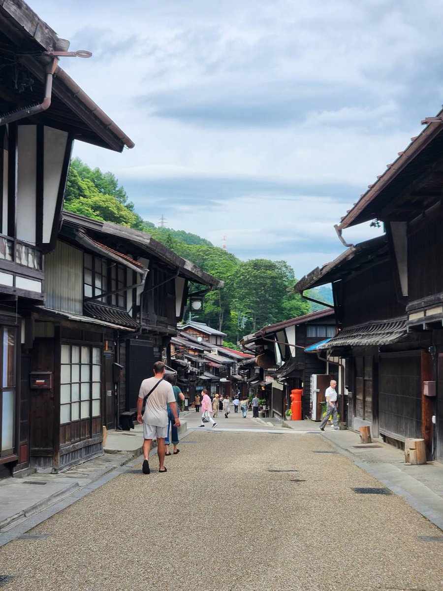 workszerodesign's tweet photo. 先日、奈良井宿に行ってきました。昔ながらの懐かしい雰囲気のある宿場町には、建物の良さを活かした飲食店があります。「宿場カフェ いずみや」さんは町屋をそのままの形で今に引き継ぐ約築180年の古民家カフェです。
こちらのコーヒーとスイーツとてもオススメです✨ https://t.co/pIScDuLFcZ