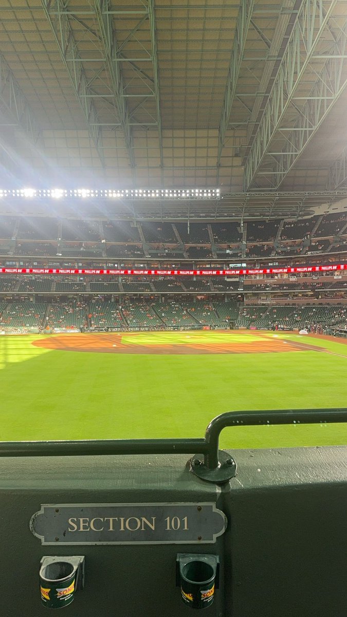 hilfiguire's tweet photo. How many hotdogs will I consume tonight? #Down2 #DollarDog https://t.co/KrPgpoFtRD