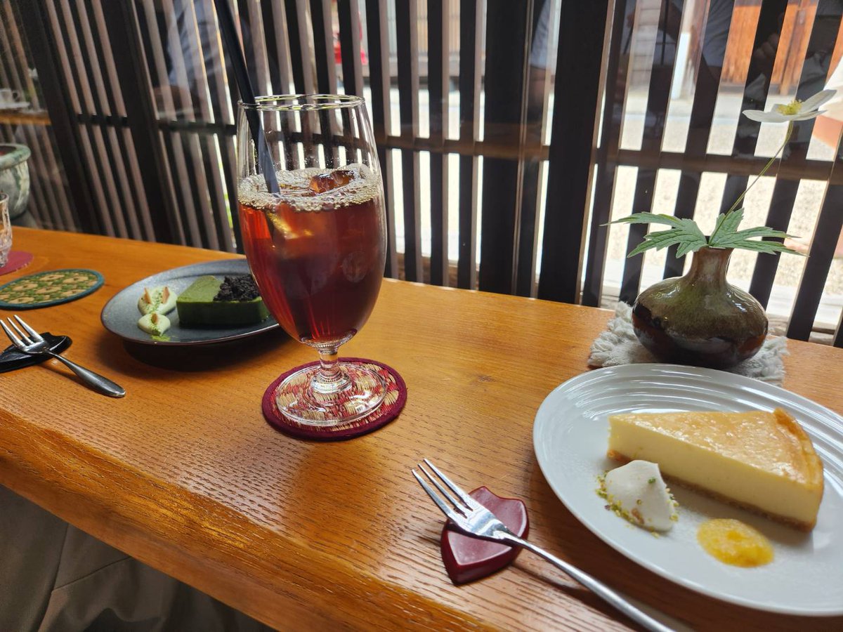 workszerodesign's tweet photo. 先日、奈良井宿に行ってきました。昔ながらの懐かしい雰囲気のある宿場町には、建物の良さを活かした飲食店があります。「宿場カフェ いずみや」さんは町屋をそのままの形で今に引き継ぐ約築180年の古民家カフェです。
こちらのコーヒーとスイーツとてもオススメです✨ https://t.co/pIScDuLFcZ