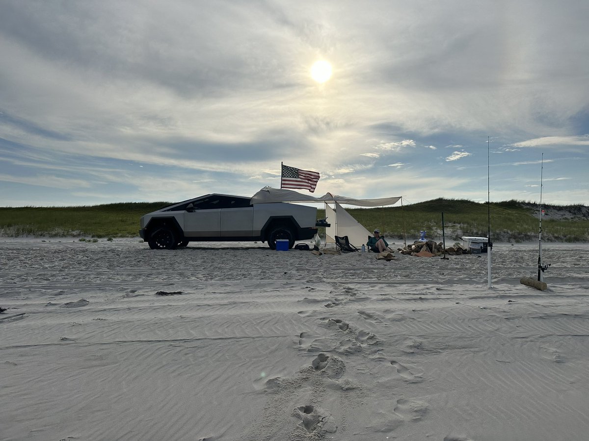 Cybertruck0001's tweet photo. Lots of beach off roading video advice coming soon. #tesla #cybertruck #fishing #ibsp #islandbeach @BeardedTesla @spotted_model @wmorrill3 @dblcap @CyberMikeOG https://t.co/j2nGSahJHP