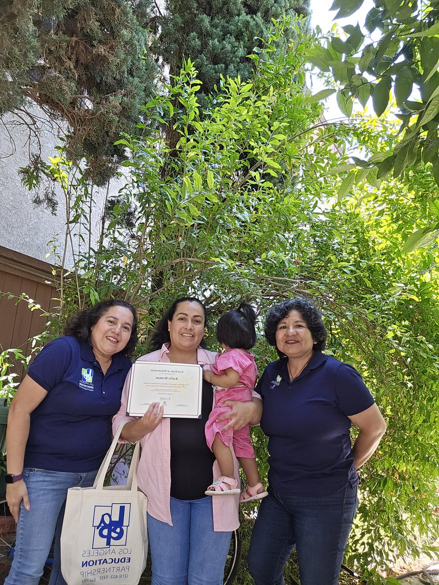 Our EHS staff who facilitated the Opening Doors/Abriendo Puertas (AP/OD) parent workshop handed out certificates to South LA, Inglewood, and Hawthorne participants.  The <a href="/AP_OD_National/">Abriendo Puertas-Opening Doors National</a> is a parent leadership program designed by and for Latino parents with children ages 0- 5.