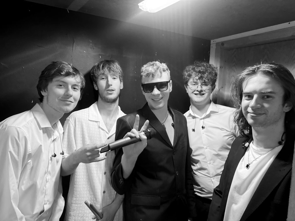samuel_evanson's tweet photo. Liverpool, you were iconic. 💜 Thank you! 🙏🤩

@daisygillmusic @thekites_official 

📸 @ambermcgill5 @the_lawful https://t.co/FVm80nFwmg