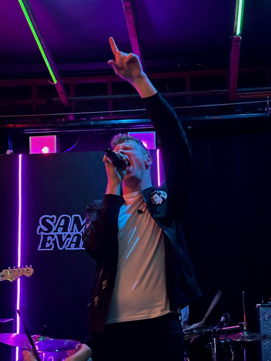 samuel_evanson's tweet photo. Liverpool, you were iconic. 💜 Thank you! 🙏🤩

@daisygillmusic @thekites_official 

📸 @ambermcgill5 @the_lawful https://t.co/FVm80nFwmg