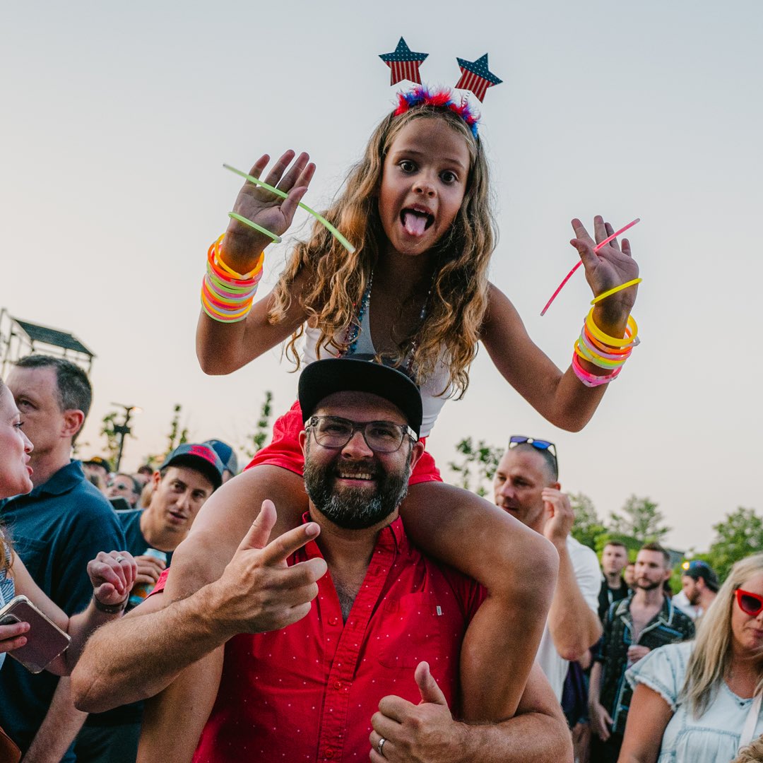 DeepCutPresents's tweet photo. It ain’t a party without the people! ❤️🌹 Y’all came correct with the outfits, love, and dancing in the rain. Too many good photos for one post so consider this the ROSE FAM ALBUM post #1! Tag any friends below!

📸: josh skolnik • nick langlois • brigette burgman https://t.co/eW2X8wzaLY