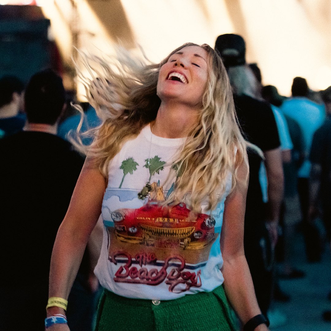 DeepCutPresents's tweet photo. It ain’t a party without the people! ❤️🌹 Y’all came correct with the outfits, love, and dancing in the rain. Too many good photos for one post so consider this the ROSE FAM ALBUM post #1! Tag any friends below!

📸: josh skolnik • nick langlois • brigette burgman https://t.co/eW2X8wzaLY