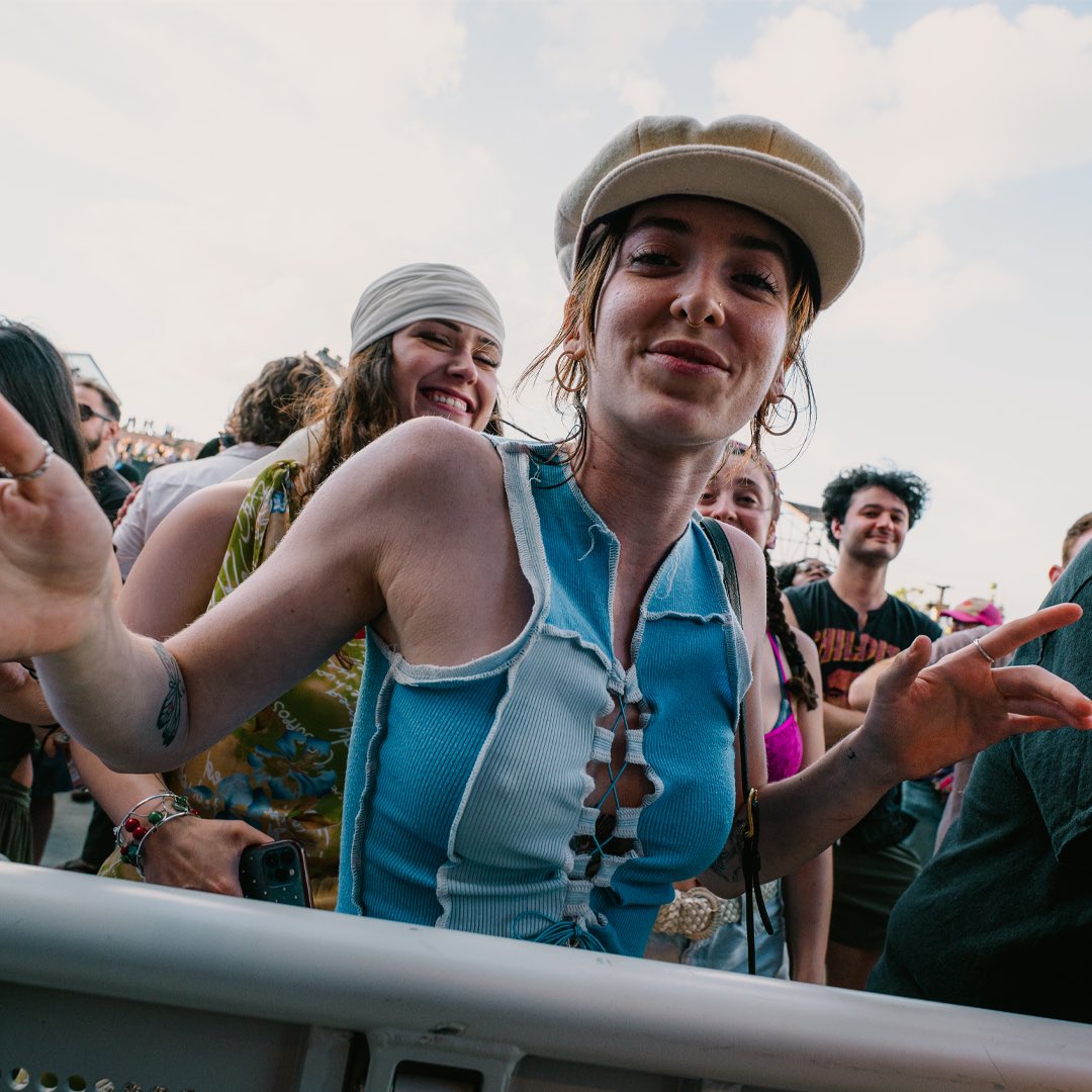 DeepCutPresents's tweet photo. It ain’t a party without the people! ❤️🌹 Y’all came correct with the outfits, love, and dancing in the rain. Too many good photos for one post so consider this the ROSE FAM ALBUM post #1! Tag any friends below!

📸: josh skolnik • nick langlois • brigette burgman https://t.co/eW2X8wzaLY