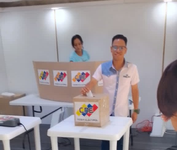 Los invito a participar en la Feria Electoral ubicada en la plaza frente La Catedral de Maturín, dónde pueden simular el voto para las elecciones del 28 de Julio. 

Es muy importante familiarizarse con el proceso de votación y así se nos hará mas sencillo votar.

¡Seguimos!