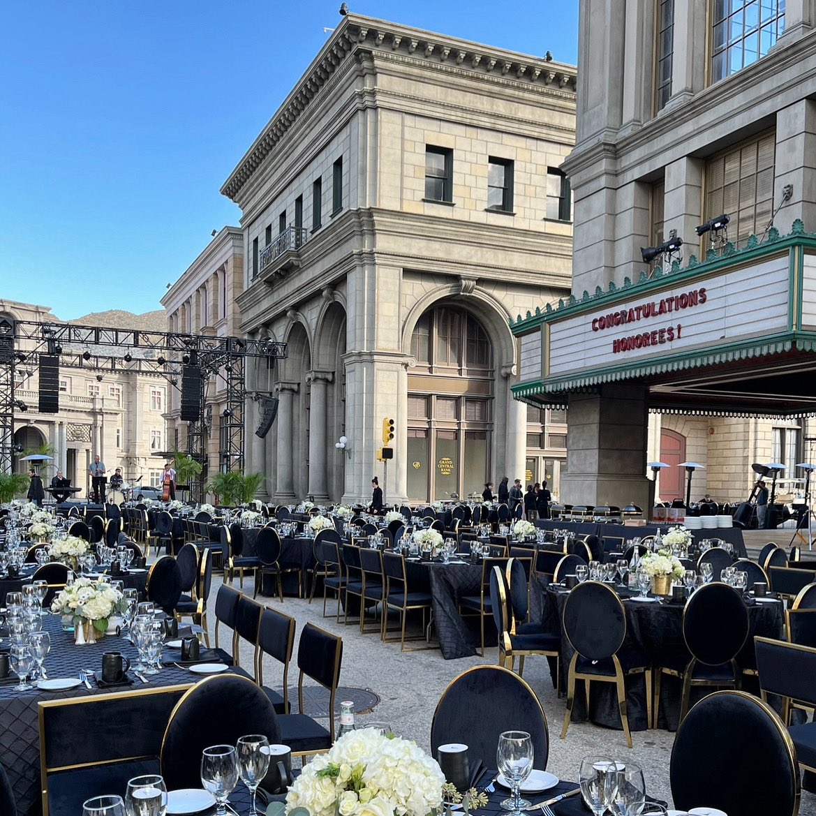 UniStudiosLot's tweet photo. Events on the #backlot come with an instant, amazing backdrop!
#UniLotEvents #OntheLot #SpecialEvents #NewYorkStreet https://t.co/o6sUNQeOEA