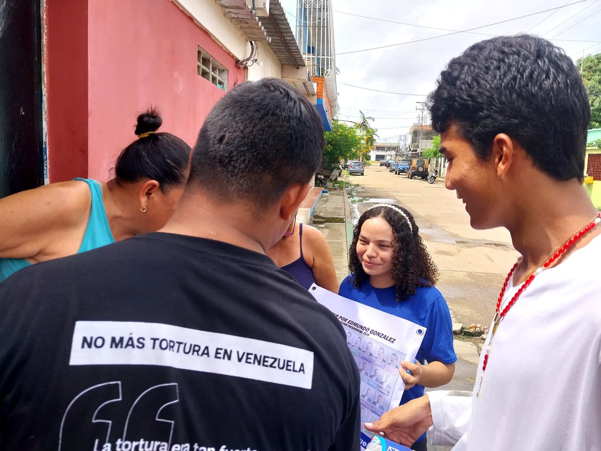 Jóvenes con Venezuela Apure. Seguimos ADelante motivando y enseñando al voto. Este 28 de julio todo el mundo con Edmundo en la tarjeta de la MUD la de la manito 

<a href="/ADOrganizacion_/">AD Organización Nacional</a> <a href="/JAD_Venezuela/">Juventud de AD</a> <a href="/JovenesConVzla_/">JóvenesConVzla</a> <a href="/EdmundoGU/">Edmundo González</a> <a href="/PieroMaroun/">Piero Maroun</a>