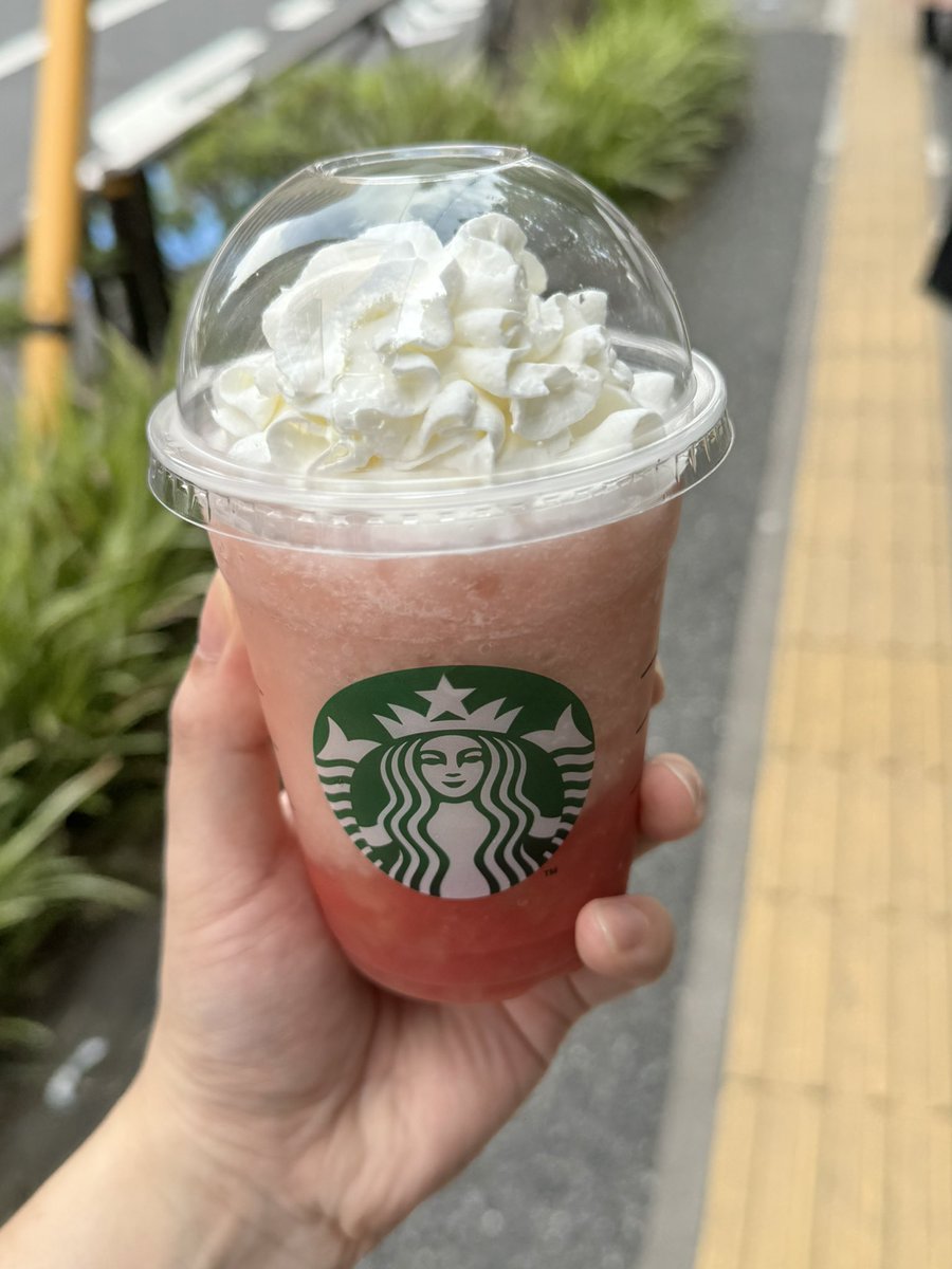 LufthauchWind's tweet photo. 新作のラブ＆ピーチフ���ペチーノ❤️🍑
想像以上に果肉もたっぷり入っていて瑞々しいピーチの感じを楽しめる一杯！ https://t.co/ganz0fPFJY