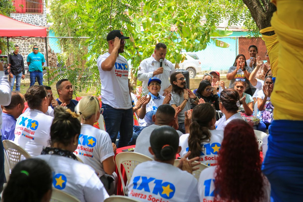 SEGUIMOS ACTIVADOS!! 

Continuamos desplegados chequeando la maquinaría 1x10 que ahora se suma el 1x10x7 

El movimiento social CLAP del municipio Revenga, junto a nuestra Gob <a href="/Soykarinacarpio/">Karina Carpio</a> estamos organizados rumbo a la gran batalla el #28Jul

<a href="/NicolasMaduro/">Nicolás Maduro</a>
<a href="/LealTelleria/">M/G Carlos Leal Tellería</a>