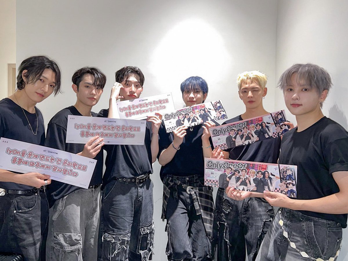 [#Photo/📷]

240709 온리원오브
2024 World Tour dOpamine, Hong Kong

一款更熱辣辣嘅 OnlyOneOf ，幫你克服酷暑😎🔥

무더위도 이겨내게 만드는 더 hOt한 온리원오브😎🔥

#OnlyOneOf #온리원오브
#OnlyOneOfWorldTour2024 
#OnlyOneOf_WorldTour_dOpamine_in_HongKong