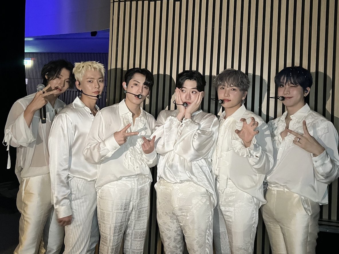 OnlyOneOf_twt's tweet photo. [#Photo/📷]

240709 온리원오브
2024 World Tour dOpamine, Hong Kong

一款更熱辣辣嘅 OnlyOneOf ，幫你克服酷暑😎🔥

무더위도 이겨내게 만드는 더 hOt한 온리원오브😎🔥

#OnlyOneOf #온리원오브
#OnlyOneOfWorldTour2024 
#OnlyOneOf_WorldTour_dOpamine_in_HongKong https://t.co/cnWmMUMGVZ