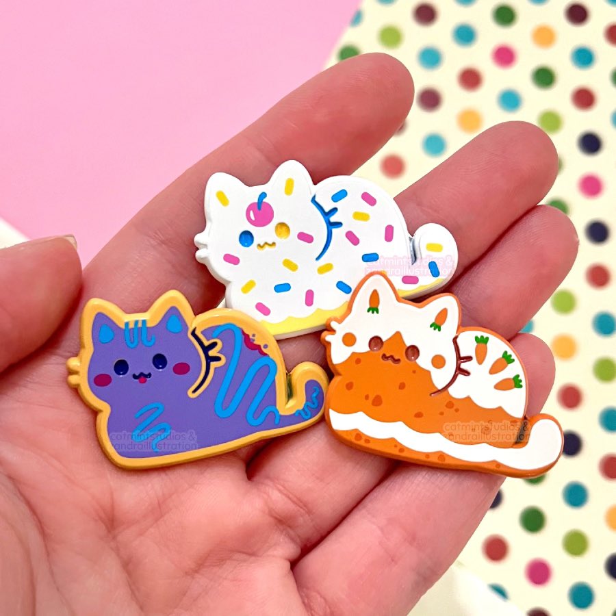 catmintstudios's tweet image. A handful of sweeties 🧁💜🍰