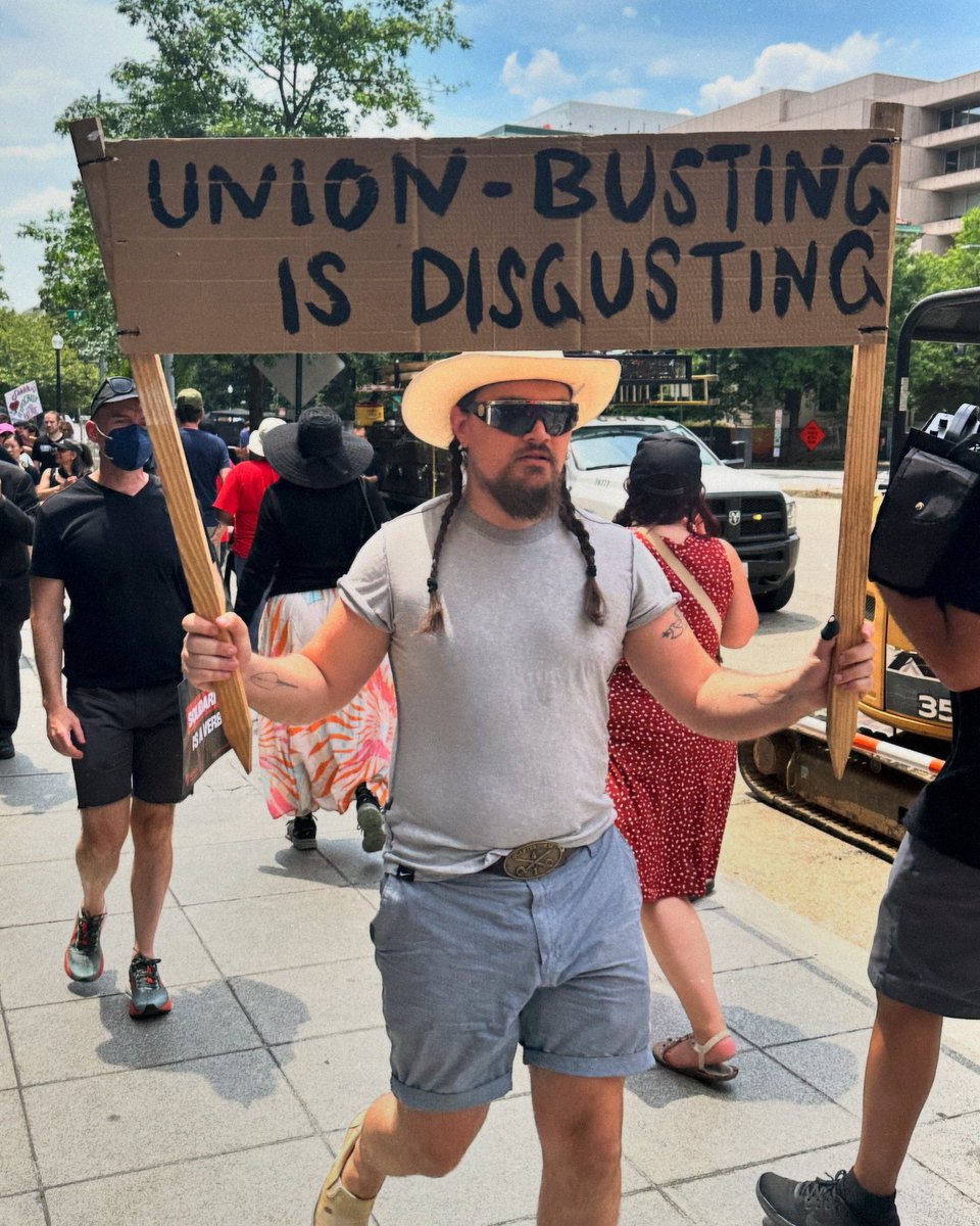NEAStaffUnion's tweet photo. Today we learned that @NEAToday is cutting off access to our FSA benefits.

Did NEA communicate this information to us? No. NEASO members only found out when they went to pick up critical medication and had to pay out of pocket for it. Absolutely shameful. https://t.co/mtrhE35Lww
