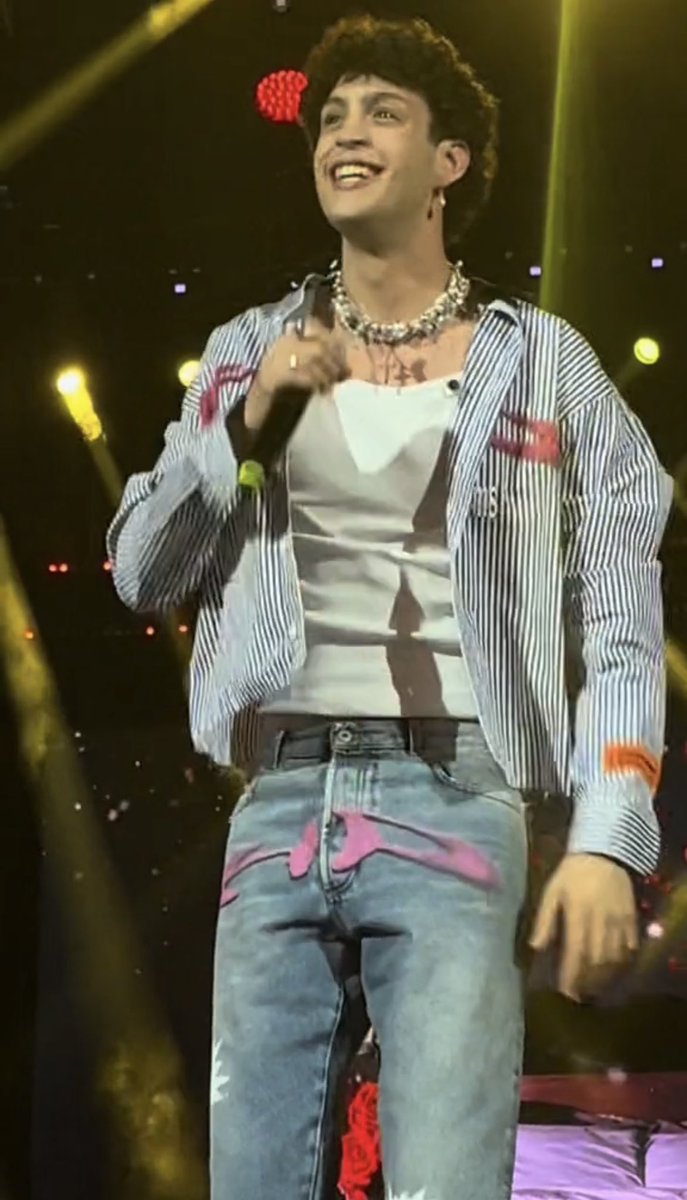 elisascrivecose's tweet image. no ma stiamo scherzando,
io non posso sempre piangere.
ma come fai a non emozionarti guardando queste foto?🥹🫂
—
#mida