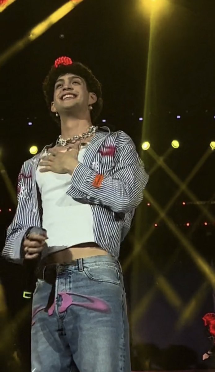 elisascrivecose's tweet image. no ma stiamo scherzando,
io non posso sempre piangere.
ma come fai a non emozionarti guardando queste foto?🥹🫂
—
#mida