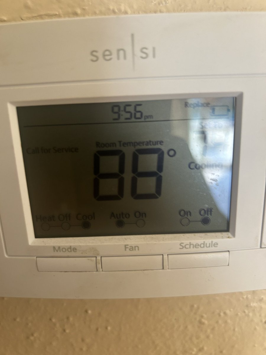 Dangelo41032819's tweet photo. @CenterPoint Please do something!!! The cooking centers are closing already what more are we supposed to do here about to be 40
Hours without power https://t.co/0dip7fBQ3i