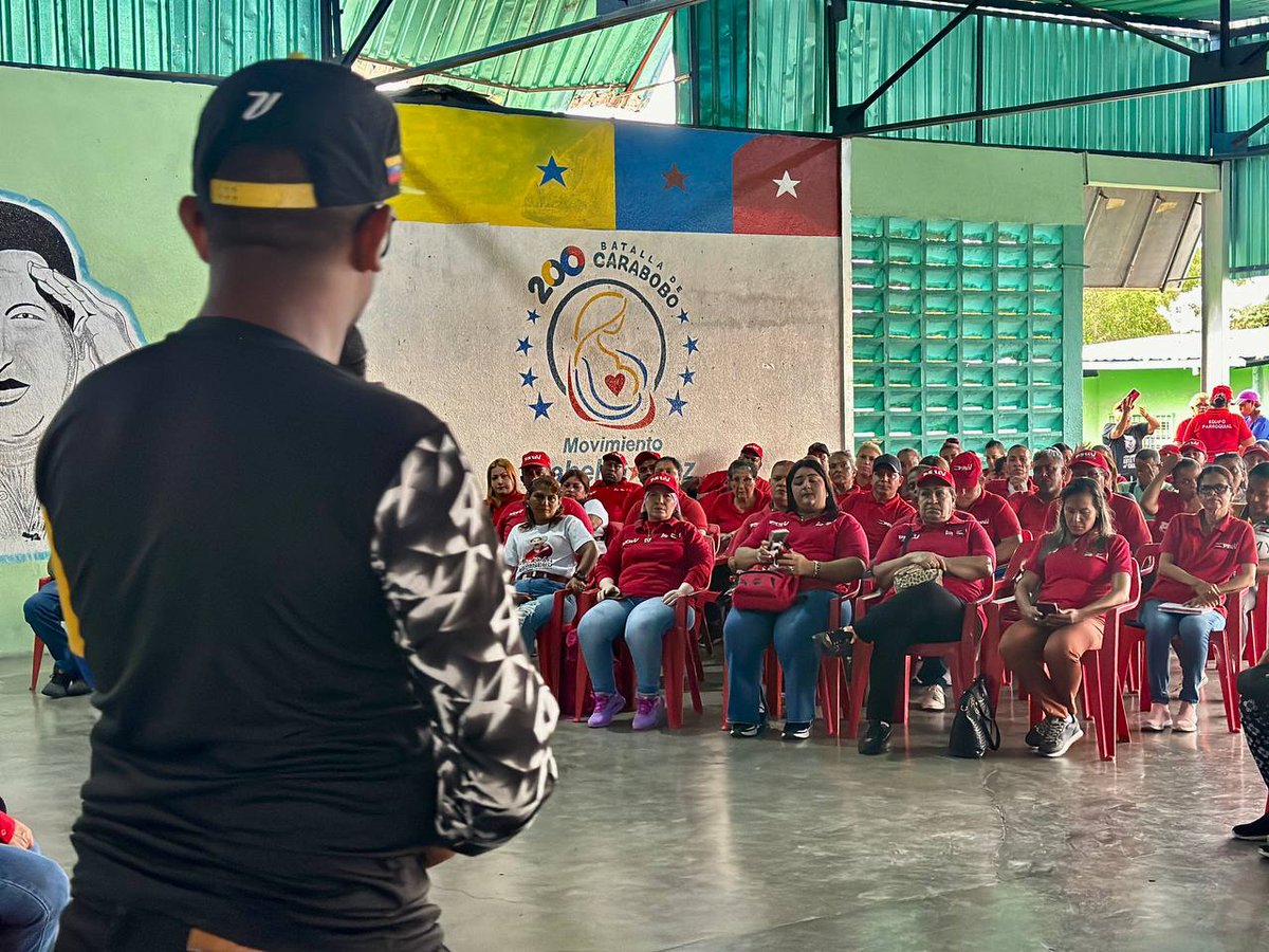 OviedoPSUV's tweet photo. El @PartidoPSUV somos líderes auténticos, verdaderos luchadores sociales que se levantan con determinación y valentía para defender lo que creen. Con nuestros camaradas de Dalla Costa, estamos afinando la maquinaria para este 28j, Vamos con Nicolás #VenezuelaEsPoesía https://t.co/FoYxtvj0sd