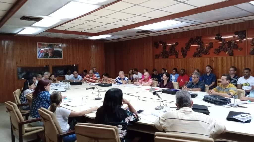 Con primeros secretarios de los Comité Municipales del <a href="/PartidoPCC/">Partido Comunista de Cuba</a> y la <a href="/UJCdeCuba/">UJC de Cuba</a> intercambiamos sobre la marcha de la estrategia de atención a los jóvenes en #PinardelRío  #PinarXNuevasVictorias