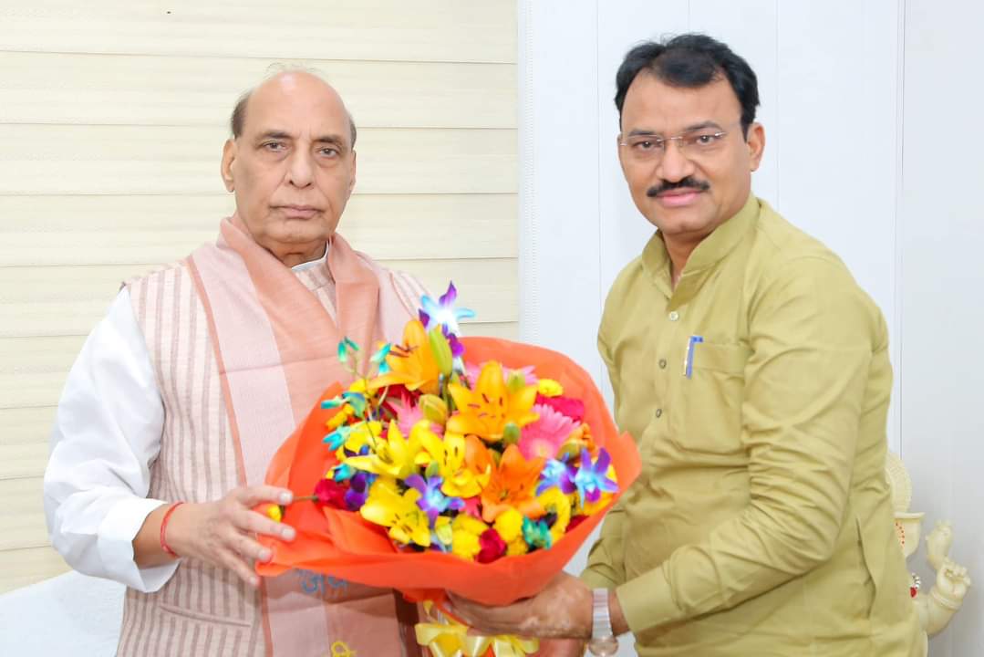 1DUDUNEWS's tweet photo. श्री मान दूदू विधायक महोदय। आपका दिल्ली के नेताओ से आत्मीय मिलन अच्छा है परंतु दूदू वासी पिछले 7 महीनो से आपसे मिलने को आतुर है कृपया इन्हे भी दर्शन देने की कृपा करे।
@DrPremBairwa https://t.co/k1F3LDyN7V