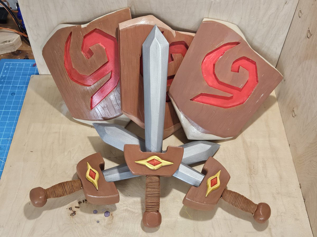 Out here arming Kokiri kids! #dekushield and #kokirisword sets!
#evafoam #cosplay #cosplaymaker #zelda #ocarinaoftime #etsy