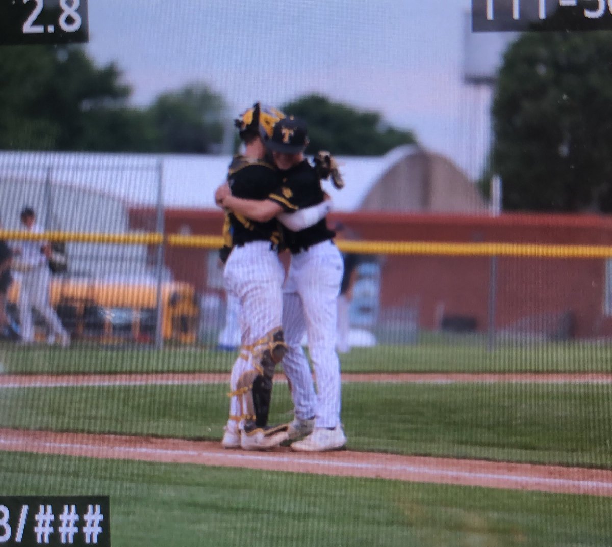 ConSports2's tweet photo. F: Tipton 12, Durant 7. Tigers stun Wildcats to continue Cinderella run @TiptonTigersCSD @TiptonBaseball https://t.co/NavUEIpmn2