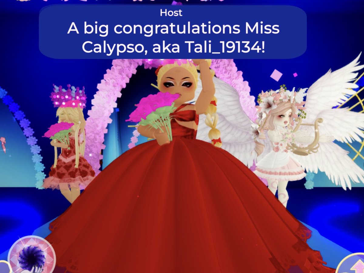 Sara_YtGaming's tweet photo. Sunset island is so rigged….my fit is on the right and mind u the theme was VALENTINES DAY. Can we have pro servers or something bc…. https://t.co/o8p2V61EX9