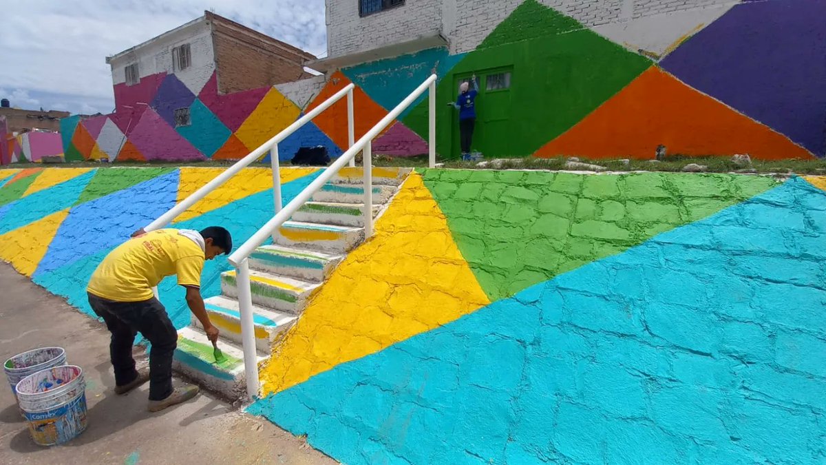 CedhDurango's tweet photo. El trabajo y la participación de las #familias son fundamentales para seguir transformando los #espaciospúblicos, continuar reconstruyendo el tejido social, esto es posible gracias a #TerritoriosDePaz y #Mibe que con #arte y #color todo se ve mejor. 👨‍🎨🖌🎨👩‍🎨🕊 https://t.co/lwdZ4ngyFd