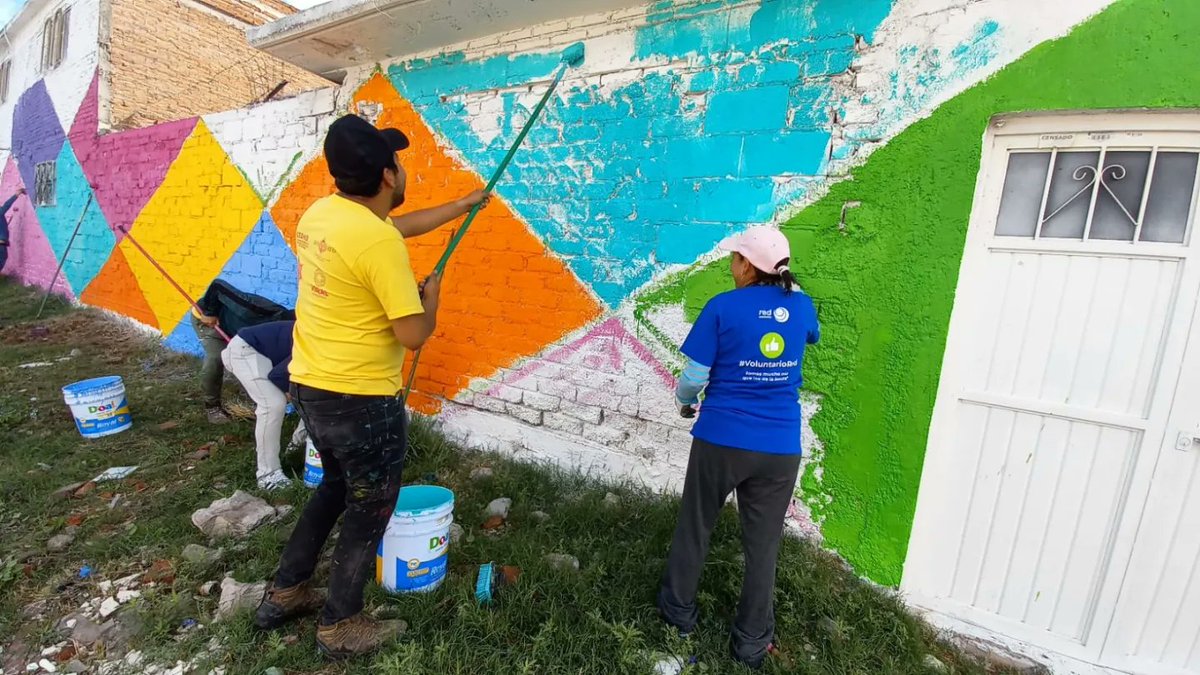 CedhDurango's tweet photo. El trabajo y la participación de las #familias son fundamentales para seguir transformando los #espaciospúblicos, continuar reconstruyendo el tejido social, esto es posible gracias a #TerritoriosDePaz y #Mibe que con #arte y #color todo se ve mejor. 👨‍🎨🖌🎨👩‍🎨🕊 https://t.co/lwdZ4ngyFd