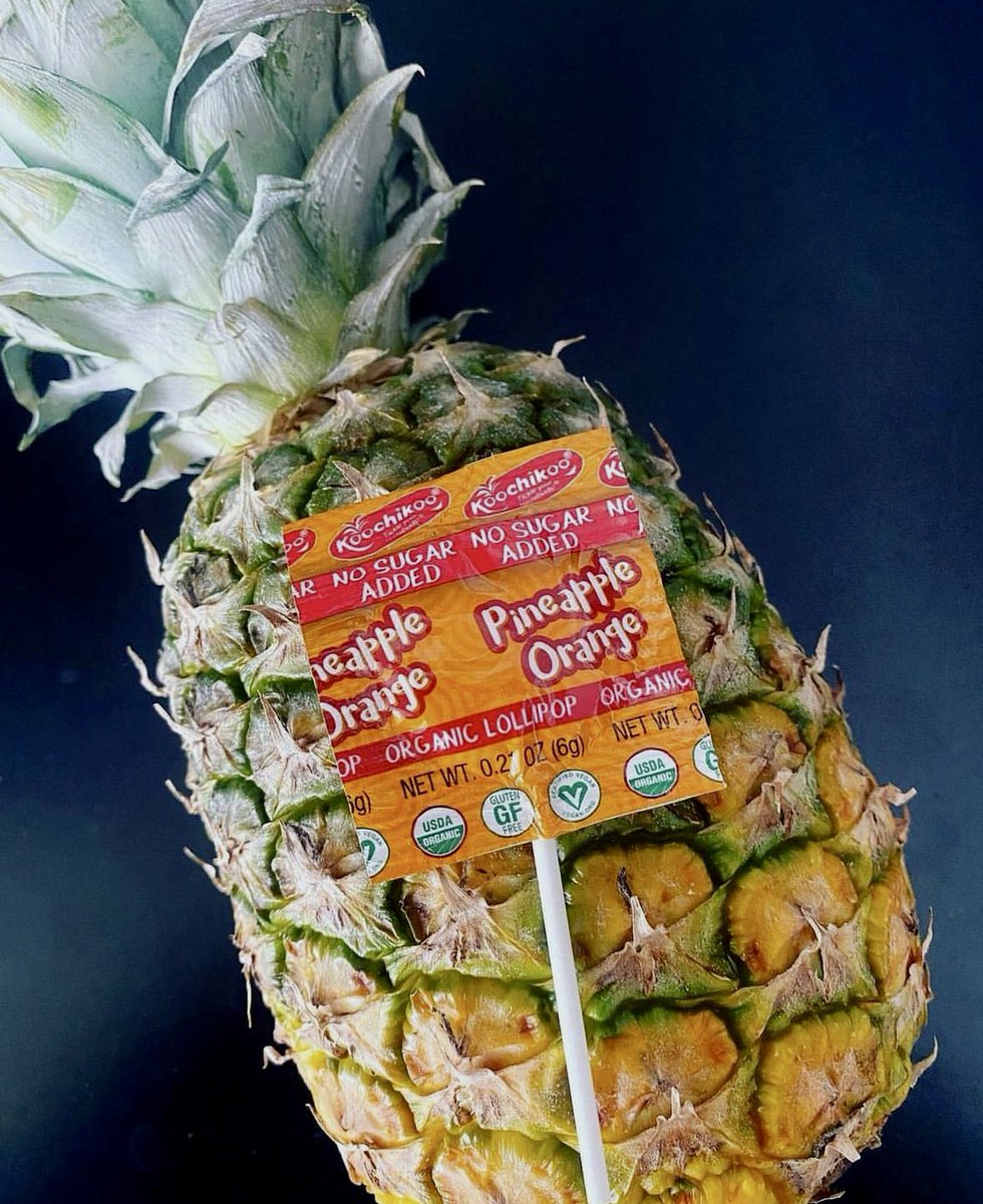 KoochikooNet's tweet photo. Koochikoo lollipops have a swirl of sweet &amp; sour superfruit flavors like pineapple + orange! 🍊🍍🍊 Zero sugar, with lots of flavor😋 https://t.co/XCEWipLe3p