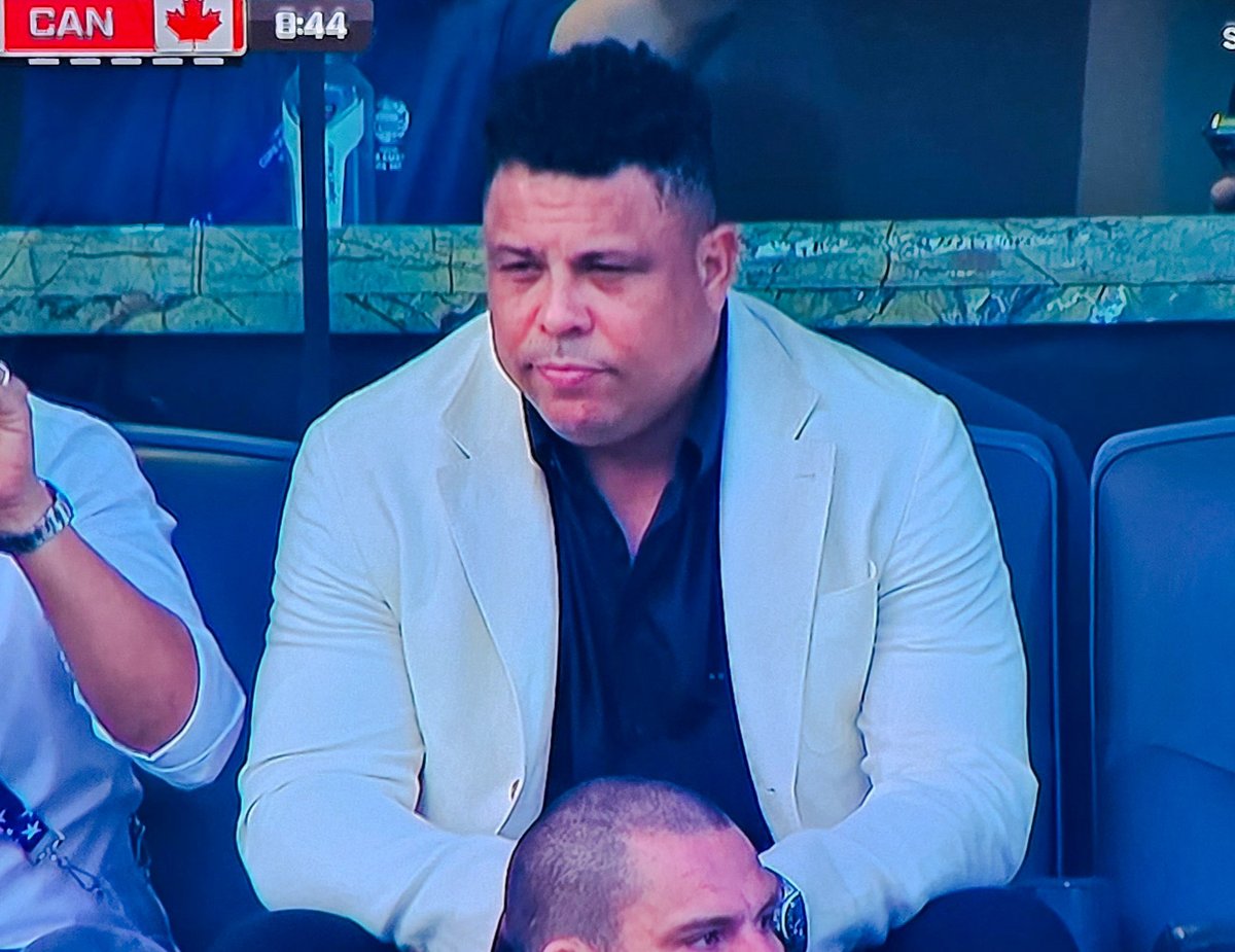 jamtarts15's tweet photo. Brazilian Ronaldo pops up on the scree n and the commentator says: 

"There's Ronaldo. The *real* Ronaldo....(realizes what he just said)...the original Ronaldo...."

😀😃😄😁
@CopaAmerica #CopaAmerica2024 #CopaAmerica https://t.co/HiGMVWrE0a