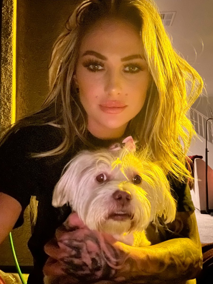 HeidiTheButcher's tweet photo. It's true that our dogs are a reflection of us. Like here with my gal, @liltokiwartooth. Same green eyes, same blonde hair, same floppy ears, same uncontrollable urge to pee all over myself when I see my friends. 
Just a pair of twins here 🙋‍♀️🐶💕 https://t.co/8udZoOQJWV