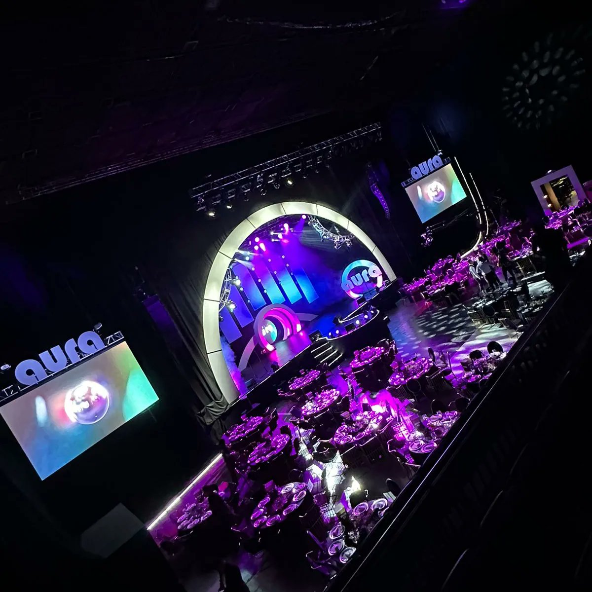 fcogroup's tweet photo. ✨ Los Premios Aura 2024.✨

1.- Un público maravilloso.
2.- Listos para los Premios.
3.- El equipo.
4.- Los creadores @dplazah y @raulferraezp.

#actionmedia #itsallaboutme #fcogroup #auraseries https://t.co/30CBahG2NH
