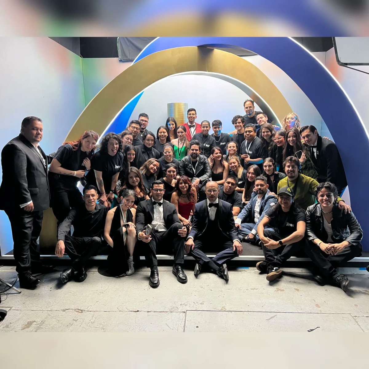 fcogroup's tweet photo. ✨ Los Premios Aura 2024.✨

1.- Un público maravilloso.
2.- Listos para los Premios.
3.- El equipo.
4.- Los creadores @dplazah y @raulferraezp.

#actionmedia #itsallaboutme #fcogroup #auraseries https://t.co/30CBahG2NH