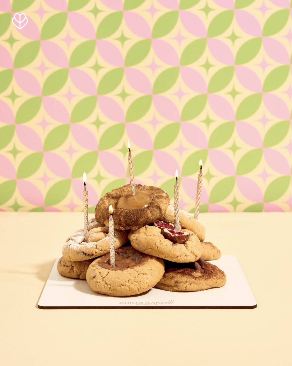 builesbakery's tweet image. Torta de cookies 🎂🍪✨ ¿por qué no? 🥳