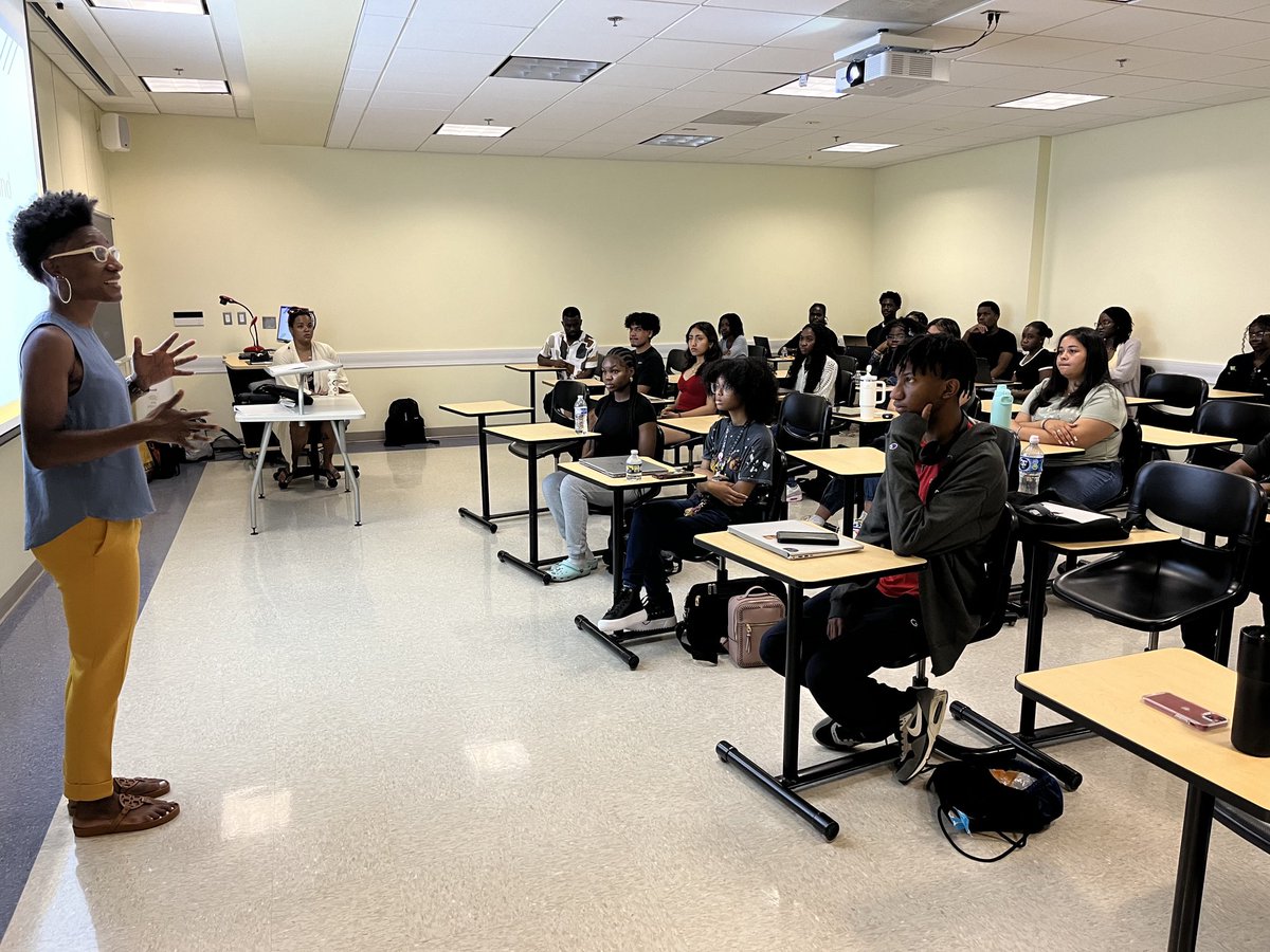 ⁦<a href="/UmdTLPL/">UMD_TLPL</a>⁩ ⁦<a href="/UMDCollegeofEd/">UMD College of Education</a>⁩ ⁦<a href="/UMDRightNow/">UMD Right Now</a>⁩ ⁦<a href="/UMDResearch/">UMD Research</a>⁩ our college essay writing workshop kicked off with insightful welcome by Dean Griffin. We have 30+amazing junior and seniors from Prince George’s County public schools!!