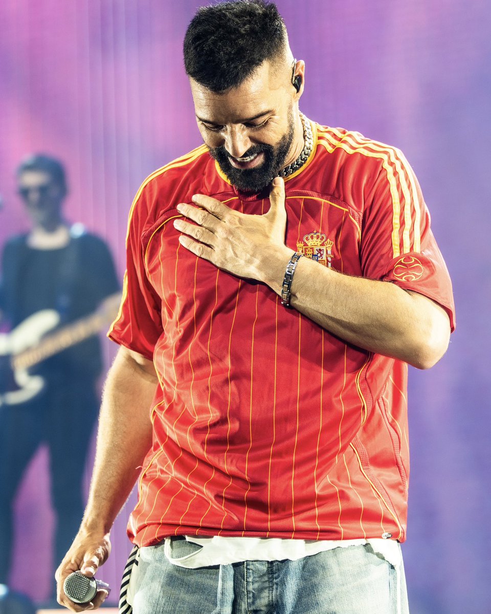 RMwebteam's tweet photo. ¡Inolvidable noche en Coruña! 🇪🇸💛 Gracias por tanto amor y música ¡Te amamos! @ricky_martin
.
#RickyMartinLive2024
📸: @Leandrovco https://t.co/8S2dh88qmu