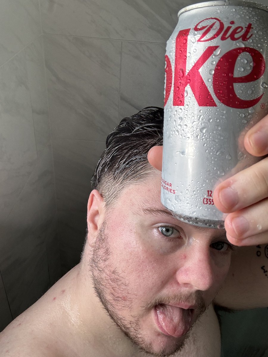 roxinmycrox666's tweet photo. shower DC https://t.co/FneuXlODMk