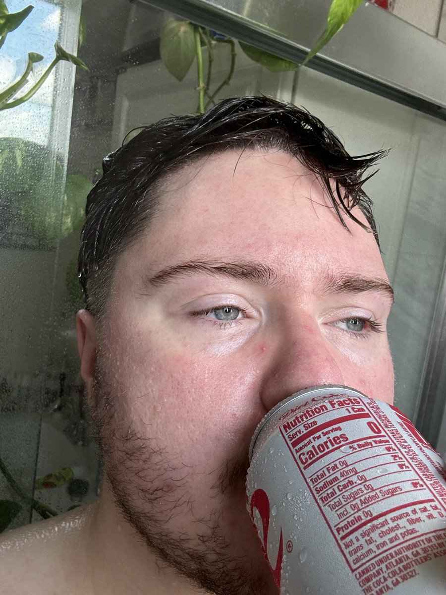 roxinmycrox666's tweet photo. shower DC https://t.co/FneuXlODMk