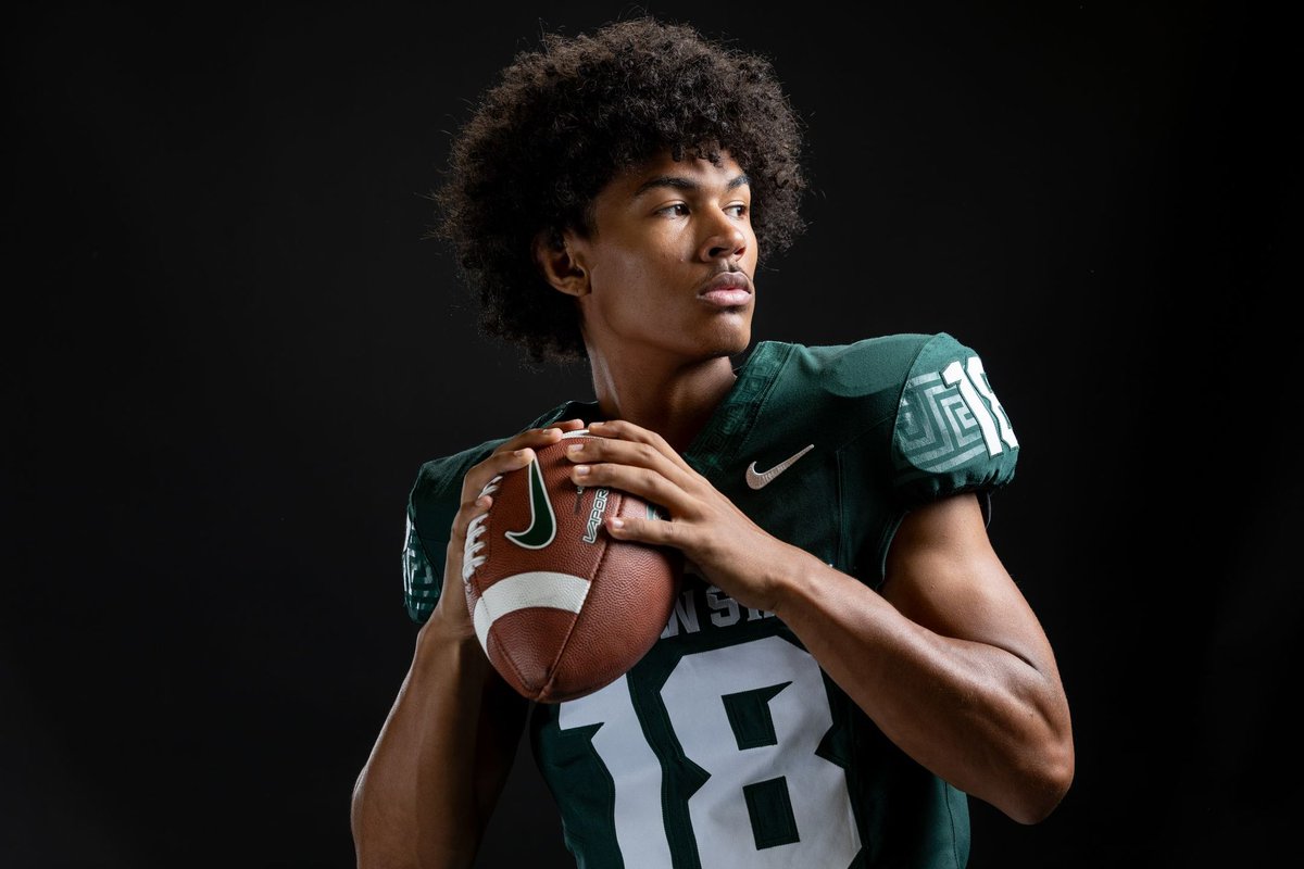 atticuscarridi1's tweet photo. Took the long route, #gogreen #gowhite https://t.co/laxNOsHr6b