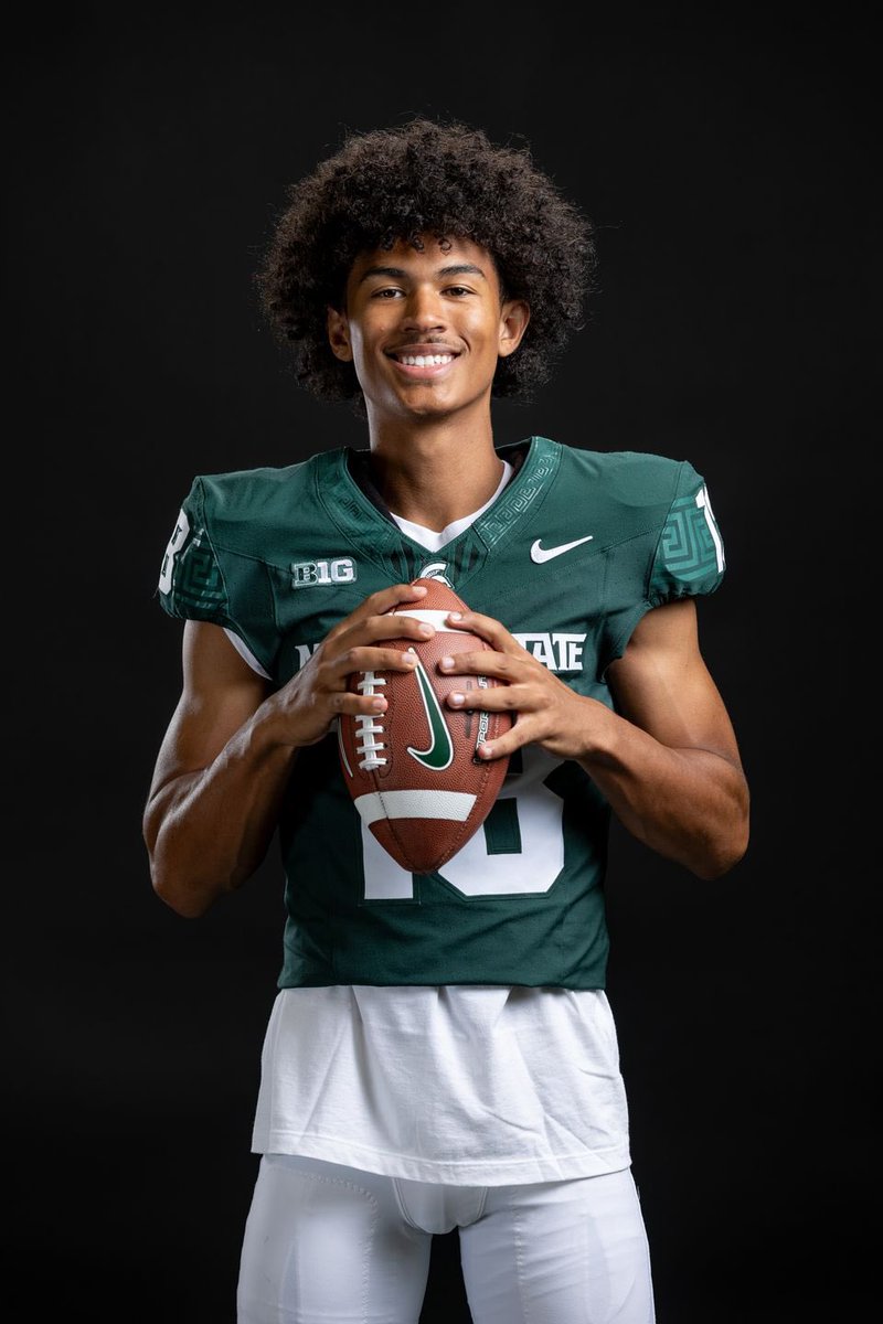 atticuscarridi1's tweet photo. Took the long route, #gogreen #gowhite https://t.co/laxNOsHr6b