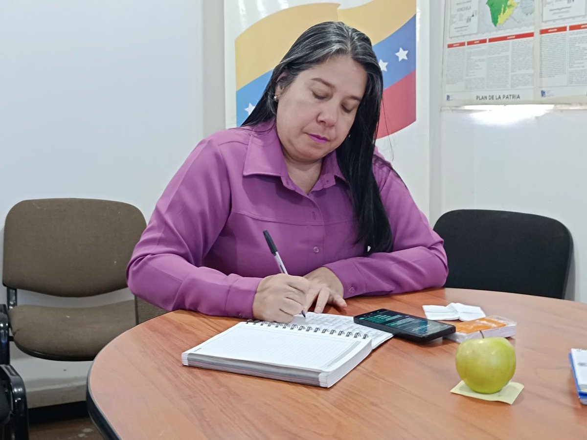 Puesta en común por el bachillerato virtual

En reunión vía Zoom, la directora del <a href="/CDCEZULIA/">Centro de Desarrollo de la Calidad Educativa Zulia</a>, Lcda.  <a href="/penelopelour/">Penelope Gonzalez</a>, participó en la reunión vía Zoom sobre el bachillerato virtual, convocada por la ministra <a href="/_LaAvanzadora/">Yelitze Santaella</a>.

#VenezuelaEsPoesia
<a href="/NicolasMaduro/">Nicolás Maduro</a>
@MPPEDUCACION