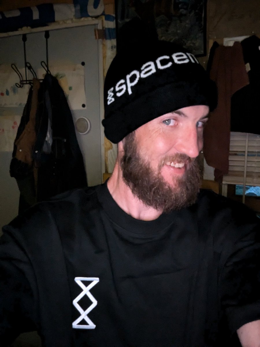 badbake_offgrid's tweet photo. Thank you @teamspacemesh for my #swagbox! Can't decide which hat I like better 😝, Talk about some top quality stuff though! Finally got me my #spacemesh socks! #smh #thepeoplescoin #thankyou 

-The Smesher in the Woods https://t.co/kKFGOzULRy