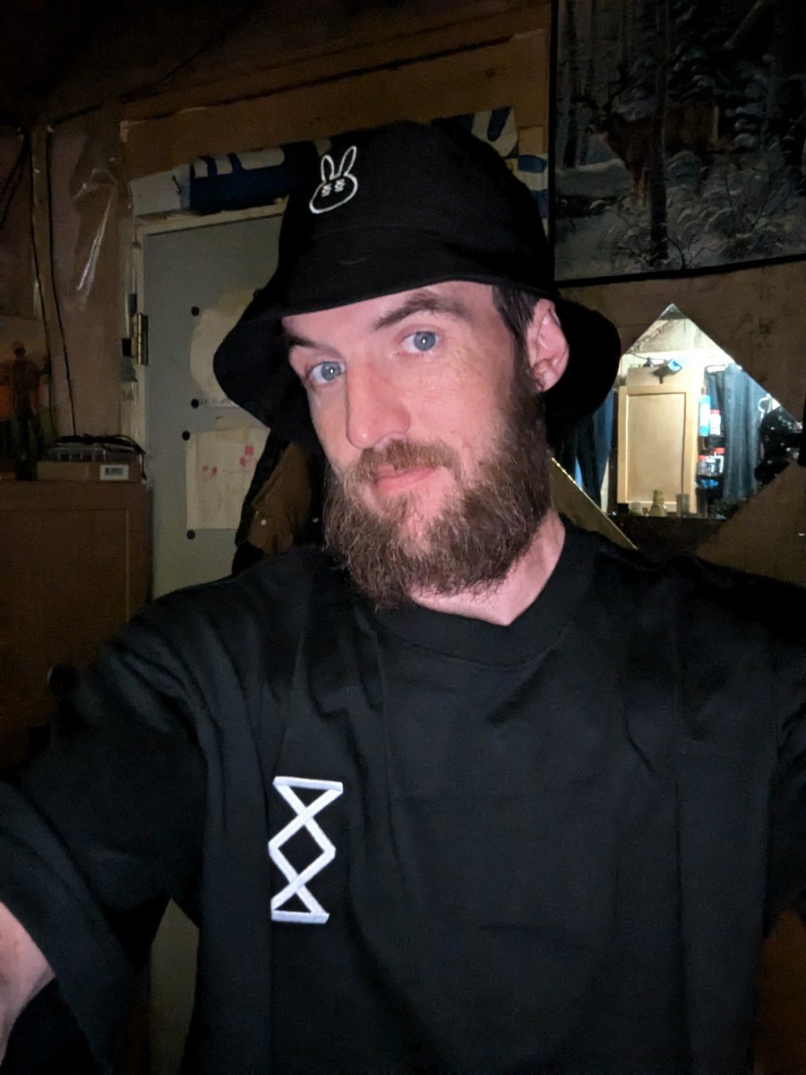 badbake_offgrid's tweet photo. Thank you @teamspacemesh for my #swagbox! Can't decide which hat I like better 😝, Talk about some top quality stuff though! Finally got me my #spacemesh socks! #smh #thepeoplescoin #thankyou 

-The Smesher in the Woods https://t.co/kKFGOzULRy