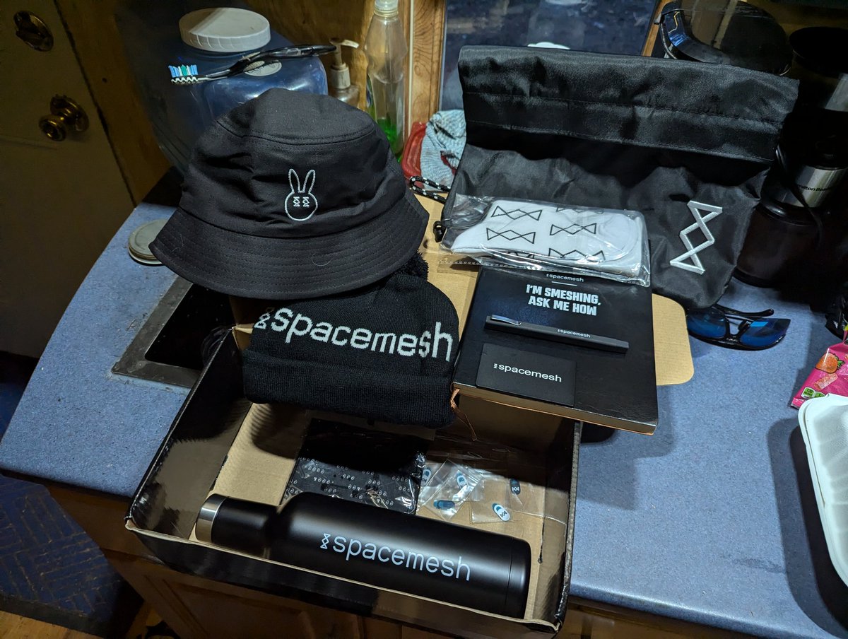 badbake_offgrid's tweet photo. Thank you @teamspacemesh for my #swagbox! Can't decide which hat I like better 😝, Talk about some top quality stuff though! Finally got me my #spacemesh socks! #smh #thepeoplescoin #thankyou 

-The Smesher in the Woods https://t.co/kKFGOzULRy